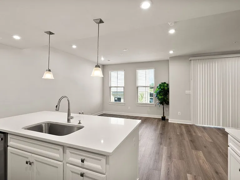 42564 Invergordon Ter — Photo 10