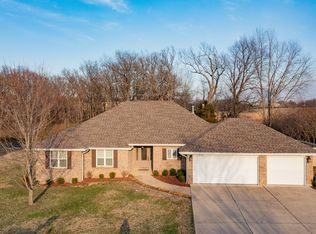 1502 N Stonegate Dr, Mountain Grove, MO 65711