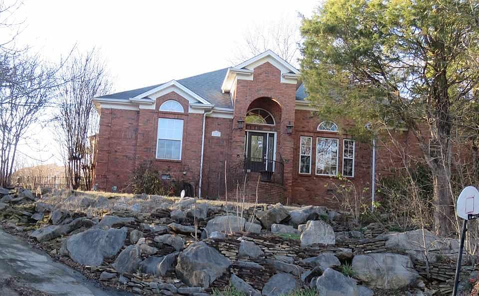 1st image of 600 Swan Cir SE