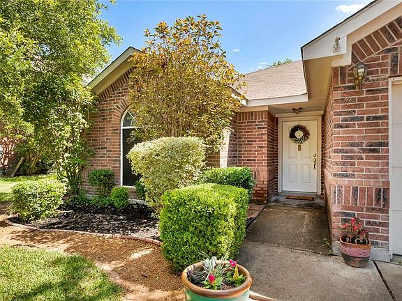 3rd image of 206 E Oxford Dr