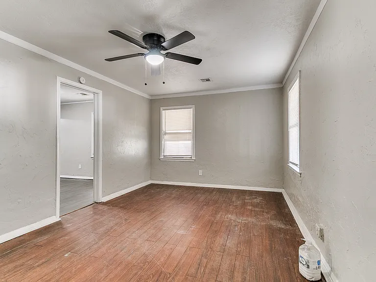 220 E Jacobs Dr — Photo 6