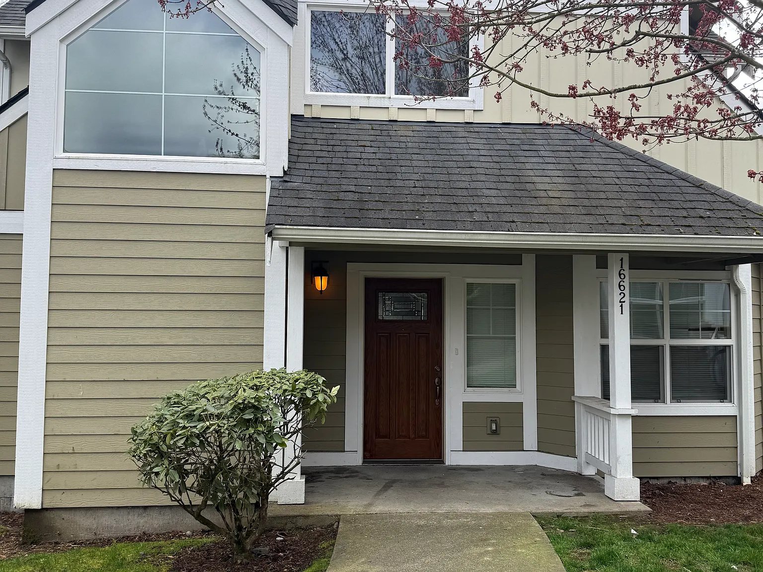 3 bed, 1466 sqft, $2,995 — Photo 1