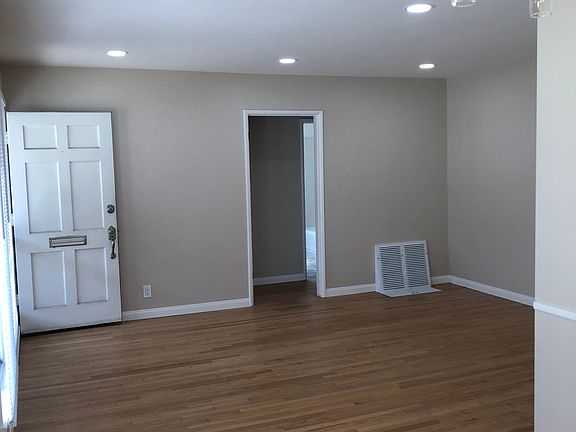4th image of 4339 Briercrest Ave