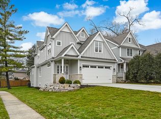 2 Oxford Ave, Clarendon Hills, IL 60514