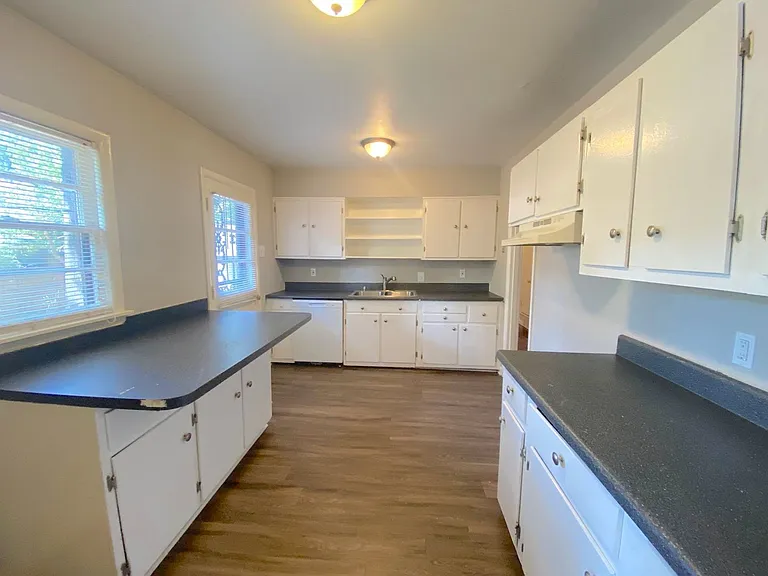 1729 Dorrie Ln — Photo 2