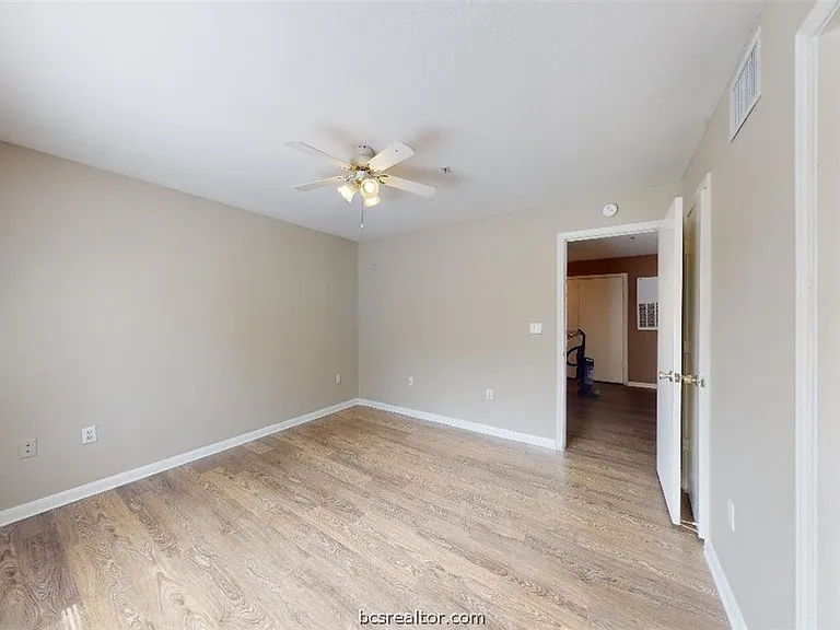 523 Sw Pkwy #204 — Photo 11