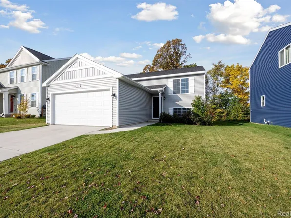 2757 Sycamore River Dr, Fowlerville, MI 48836