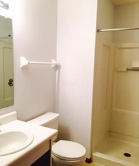 Master Bath (Attached)