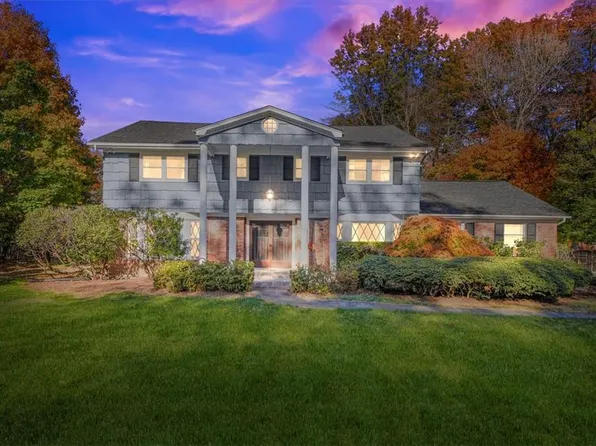 8 Woodhaven Drive, New City, NY 10956