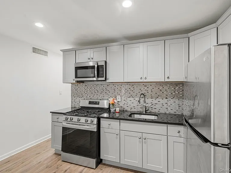 411 Liberty St — Photo 10