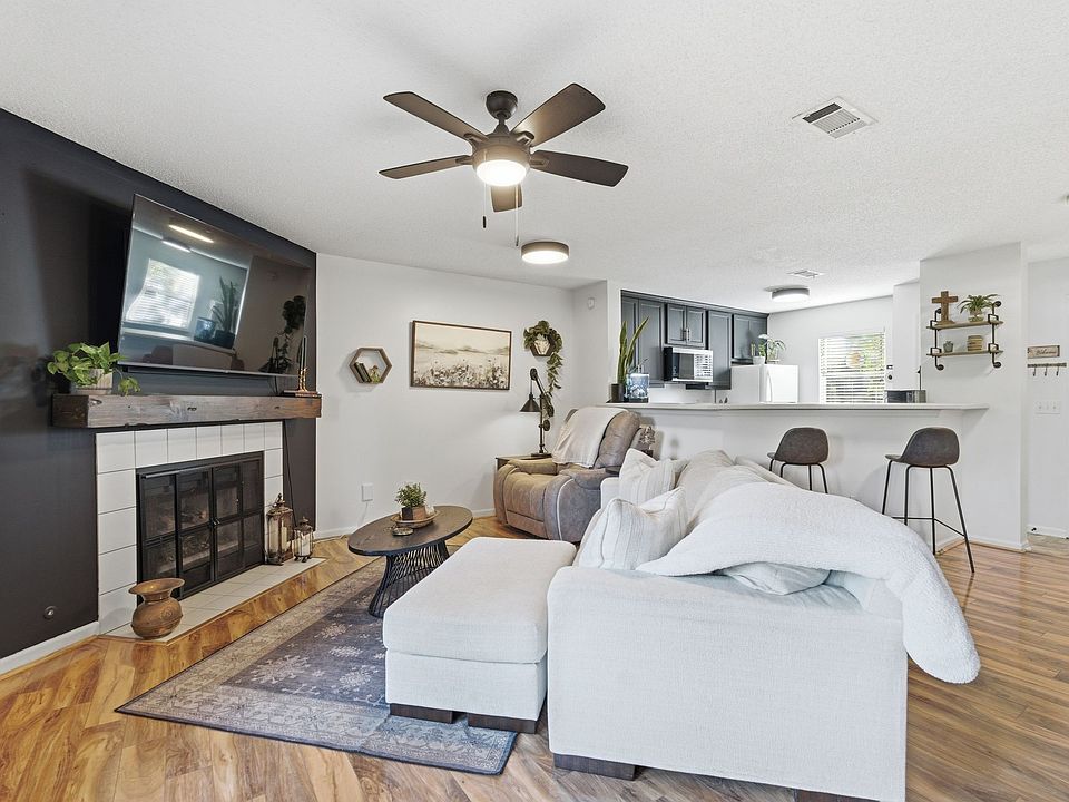 1st image of 2033 Emery Ln