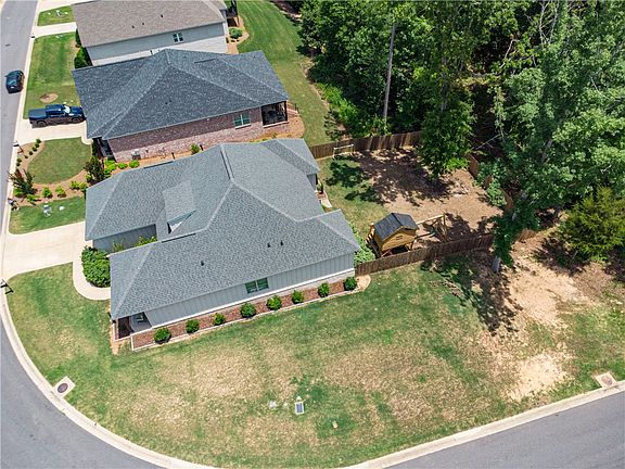 2nd image of 1695 Lois Ln