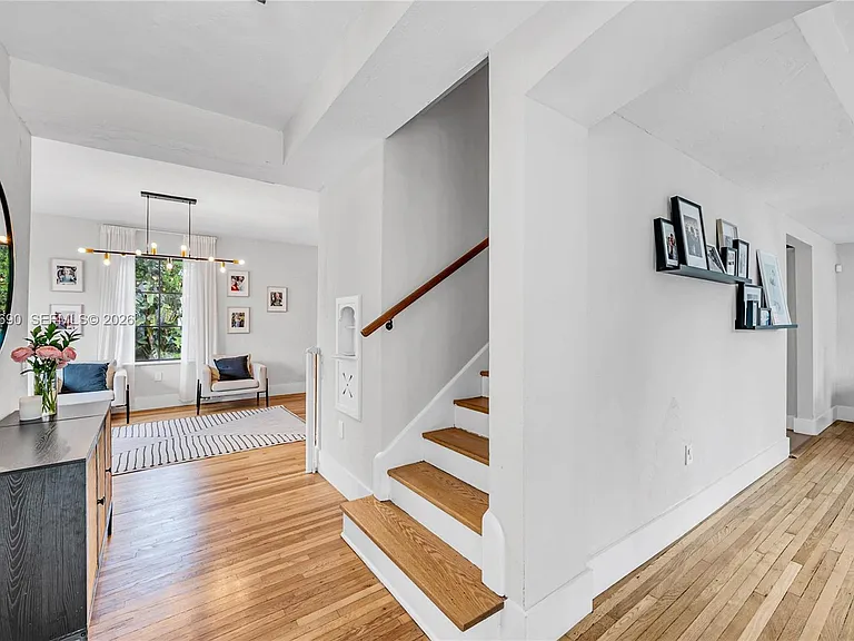 1951 SW 23rd St — Photo 5