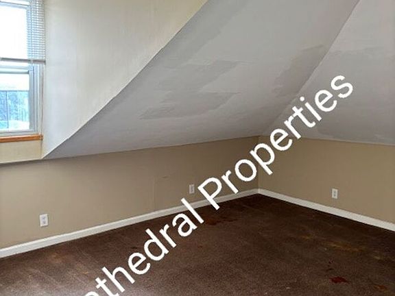 4th image of 2211 Alberta St