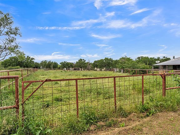 3rd image of 209 Dixie Rd