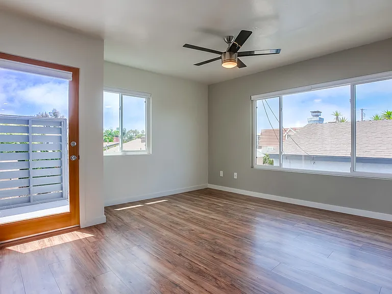 3977 Ingraham St #B — Photo 5
