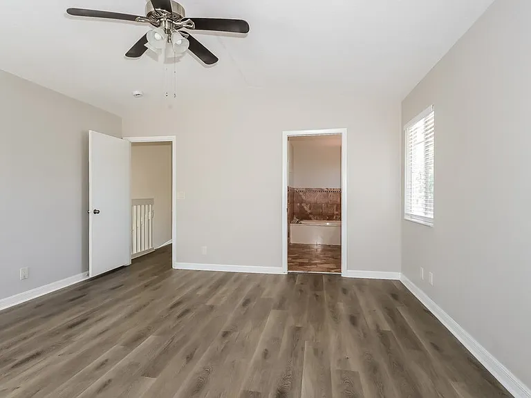 10045 Country Brook Rd — Photo 10