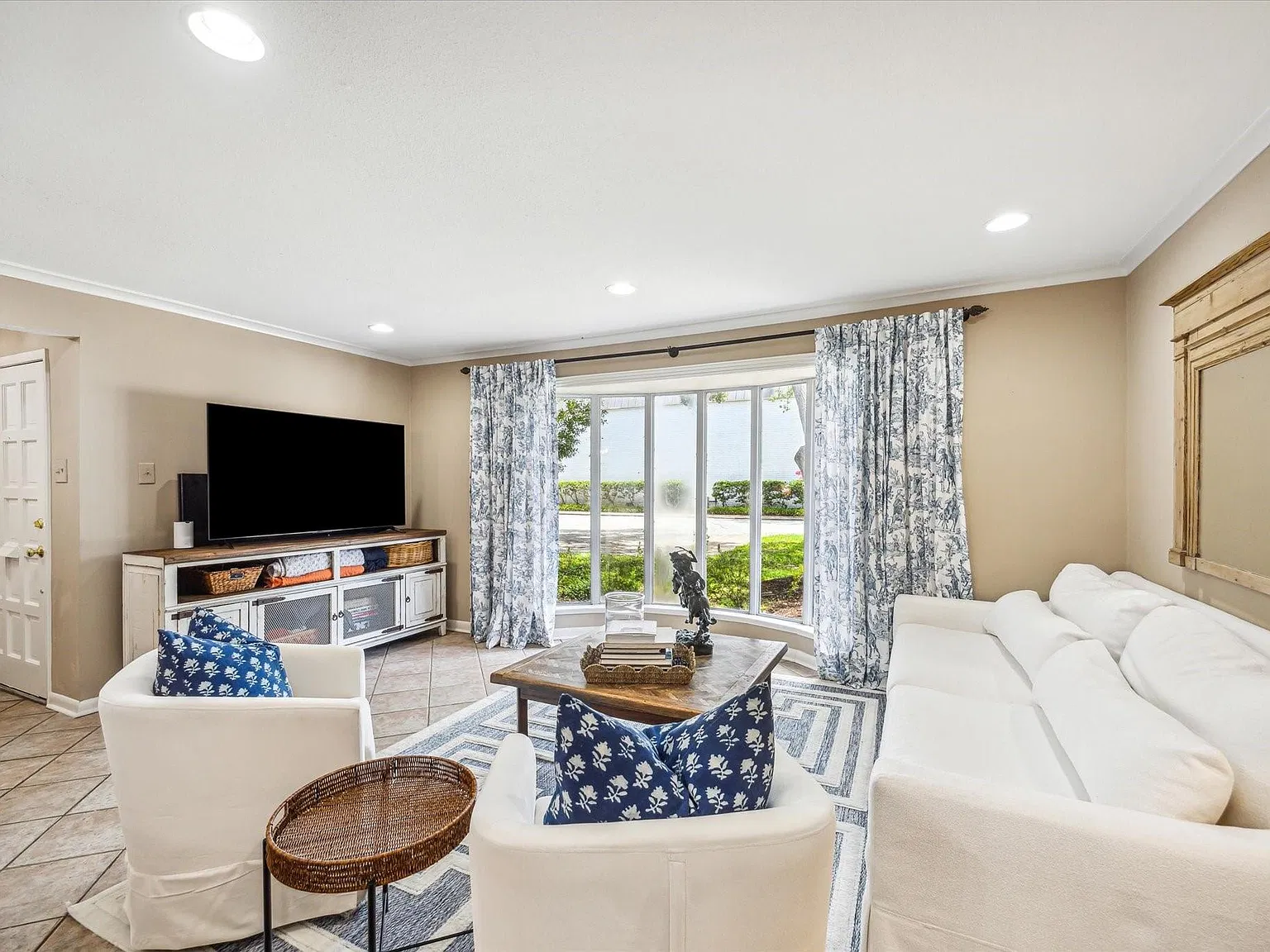 3 bed, 2.5 bath, 2226 sqft, $4,200 — Photo 4