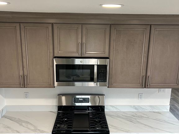5th image of 525 E Humboldt St #525