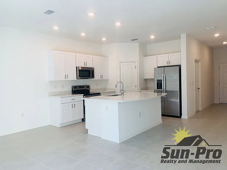 172 River Front Way #172 — Photo 2