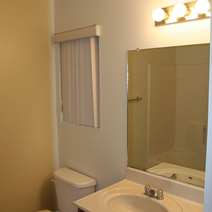 2nd image of 1724 Inyo St APT B