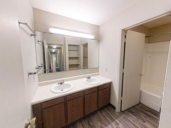 4th image of 811 W Oregon St #2
