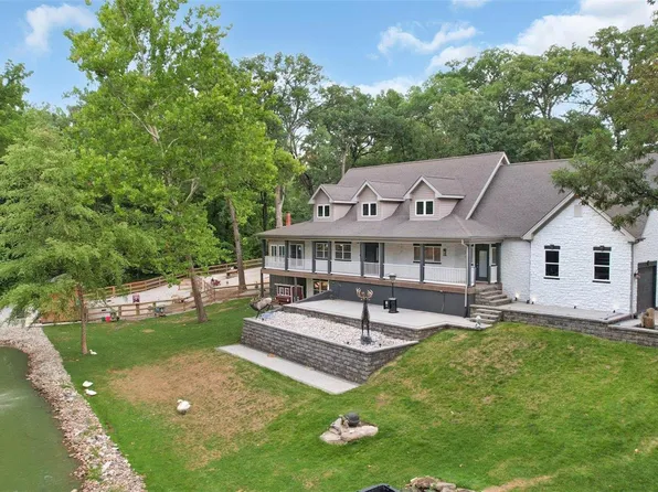 1089 Grand Prix Dr, Saint Charles, MO 63303