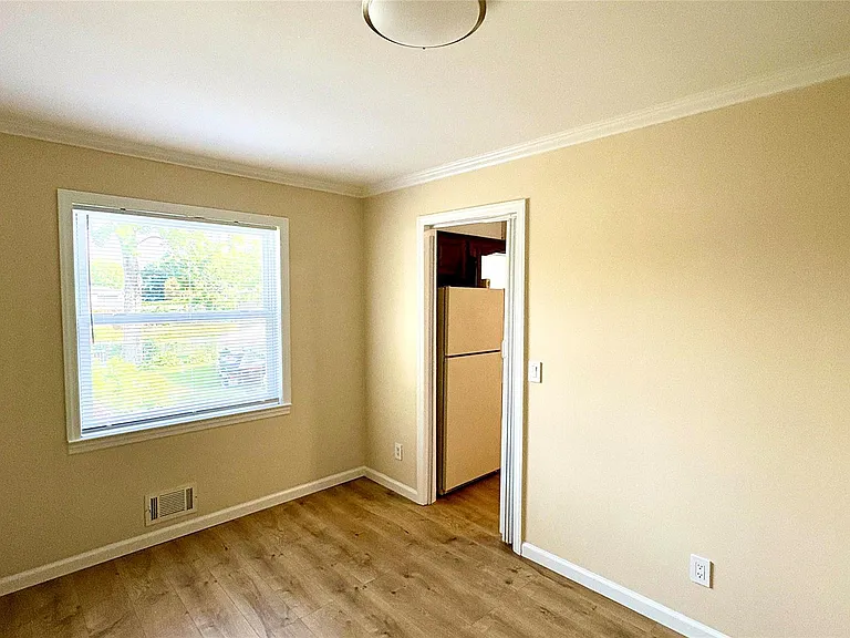 46 W Orangeburg Rd — Photo 14
