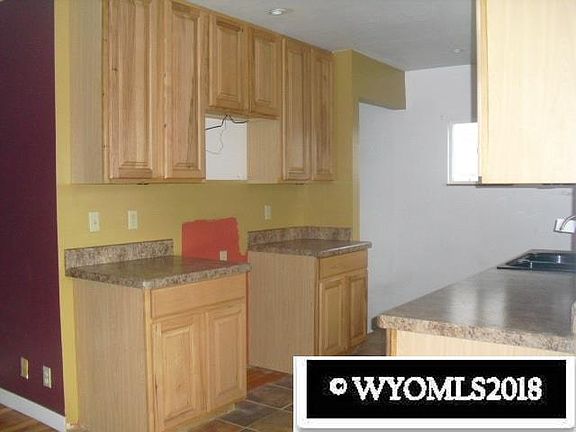 5th image of 1425 Grace Ave