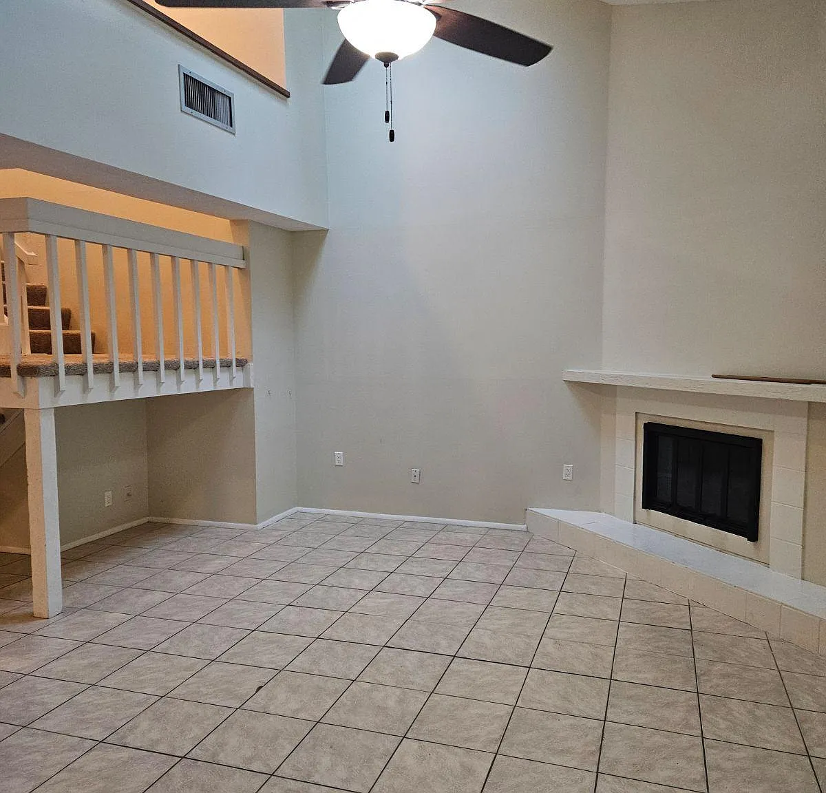 3 bed, 1933 sqft, $2,300 — Photo 2