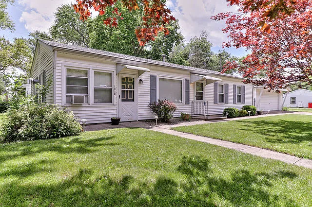 1616 Clover Ln photo 1