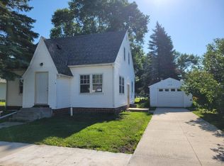 335 North Broadway, Wells, MN 56097