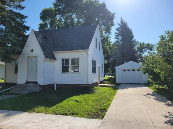 335 N Broadway, Wells, MN 56097