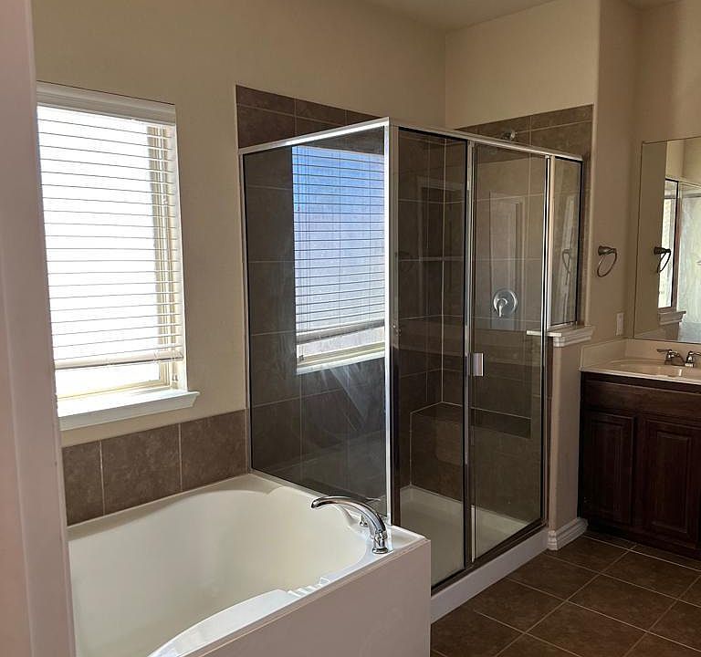 1st image of 5017 Hidden Pond Dr