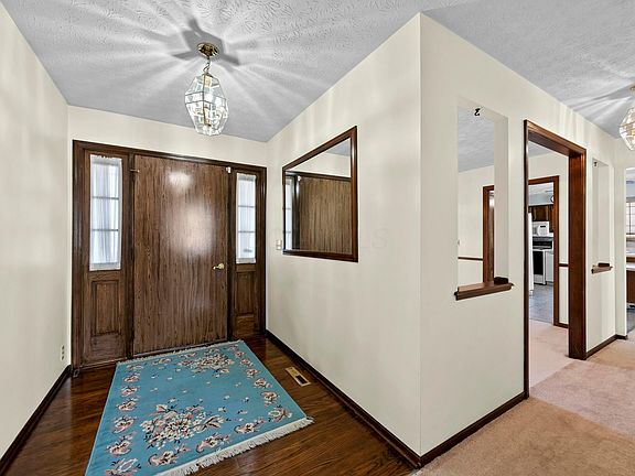 3rd image of 103 Nantucket Ave SW