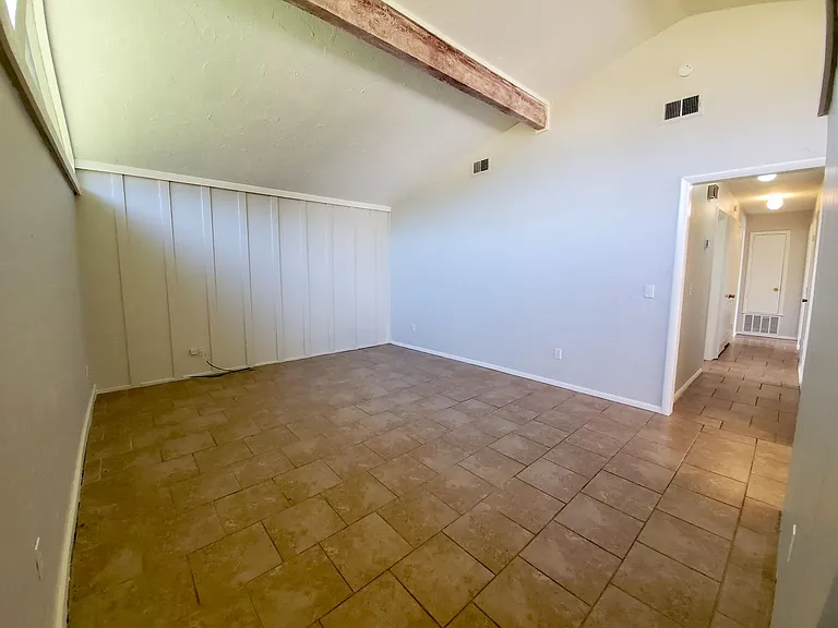 32 Cheyenne Dr — Photo 1