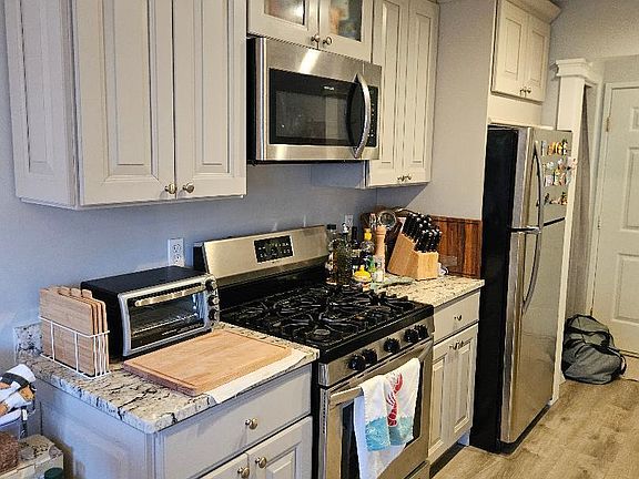 2nd image of 27 Canterbury Road #27