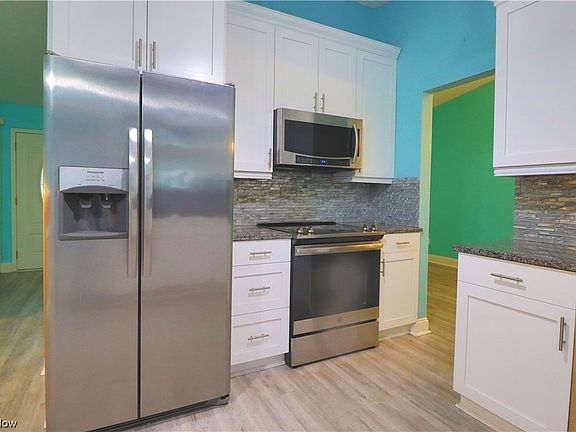3rd image of 5776 Redwood Ct
