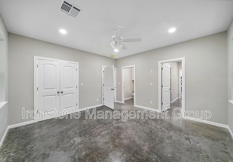848 S Pine St — Photo 8