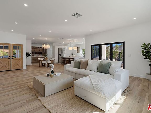 3rd image of 14141 Clarissa Ln