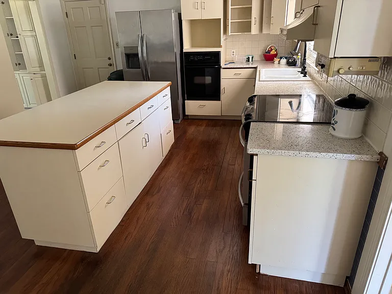 2527 Greenway St — Photo 11