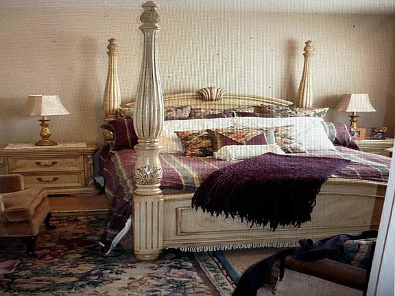 Spacious master bedroom with walk in closet, on suite with solid surface counter tops, jetted Jacuzzi tub and separate shower