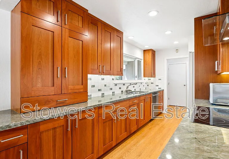 1099 Larch Ave — Photo 7