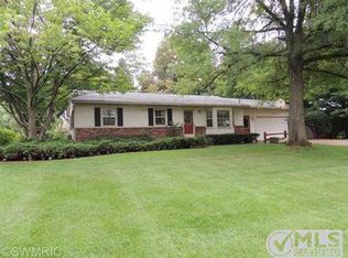 2015 Greendale Dr, Jenison, MI 49428