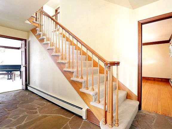 5th image of 2540 Meadow Rd