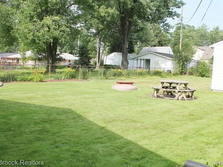 4024 W Webster Rd — Photo 29
