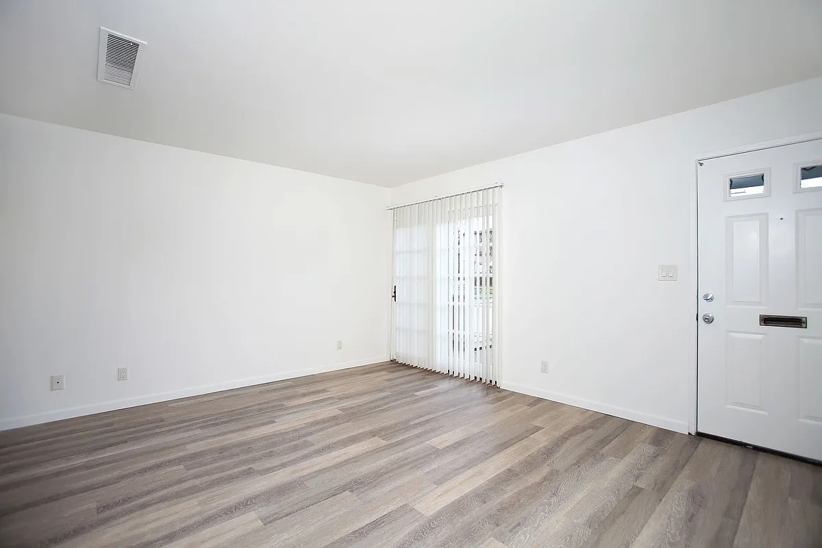 Wonderful Remodeled 2-Story 2BD/1.5BA Townhome in North PB! Parking & Laundry! $3,995/mo — Photo 3