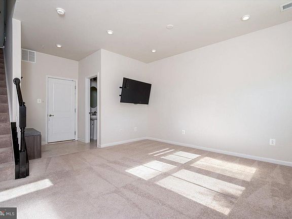 2nd image of 7523 Mundell Rd