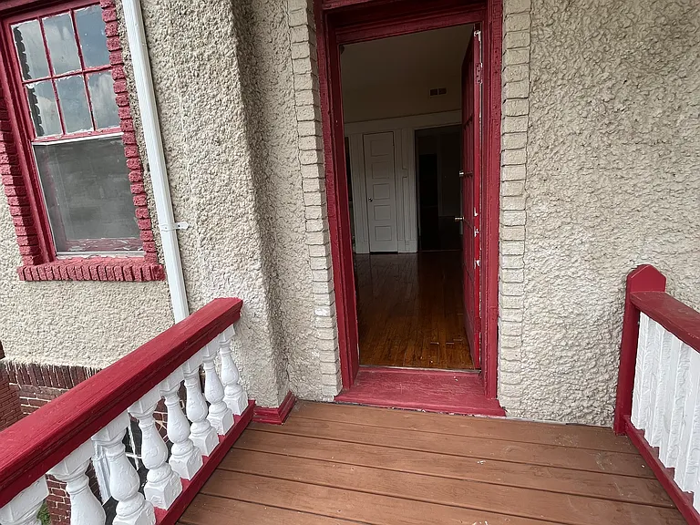 West Grace Apts — Photo 33