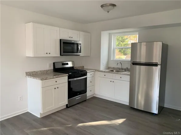 9 Poplar St #B, Warwick, NY 10990